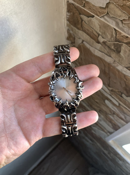 White Vampire ساعة يد